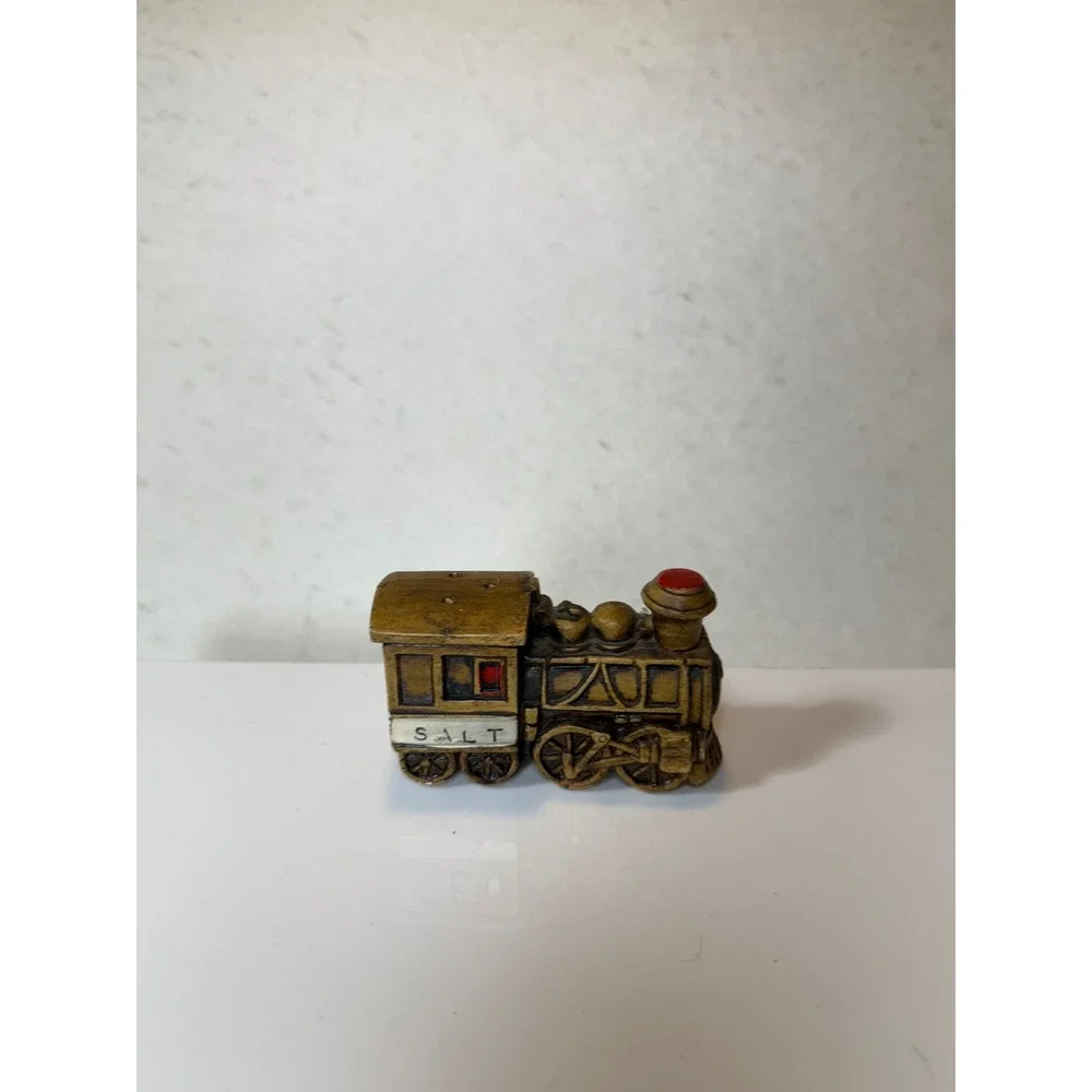Vintage Train Salt and Pepper Shaker Set Nostalgic Decorative Kitchenware